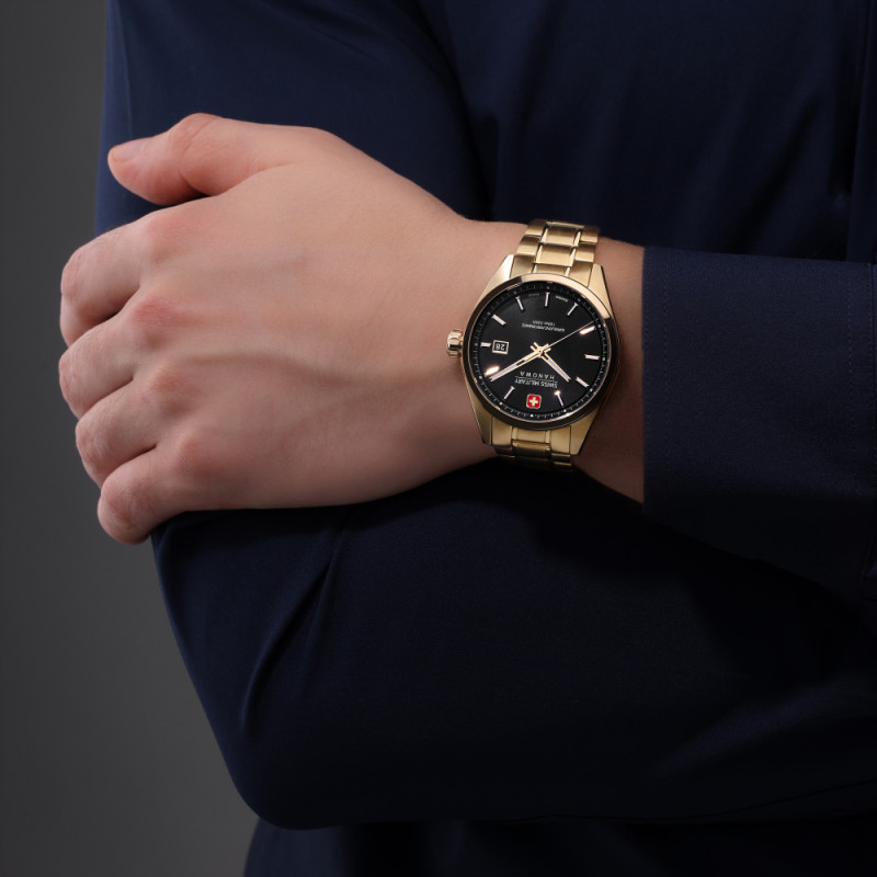 swiss-military-hanowa-pioneer-smwgh0004110-quartz-horloge-van-goudkleurig-staal-met-zwarte-wijzerplaat-o-40-mm