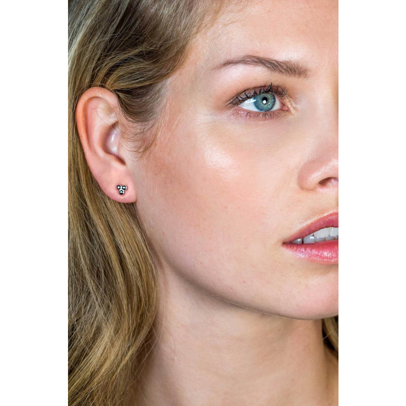 zinzi-zio1588-zilveren-oorknopjes-glanzende-bollen-4-mm-breed-hoogte-5-5-mm
