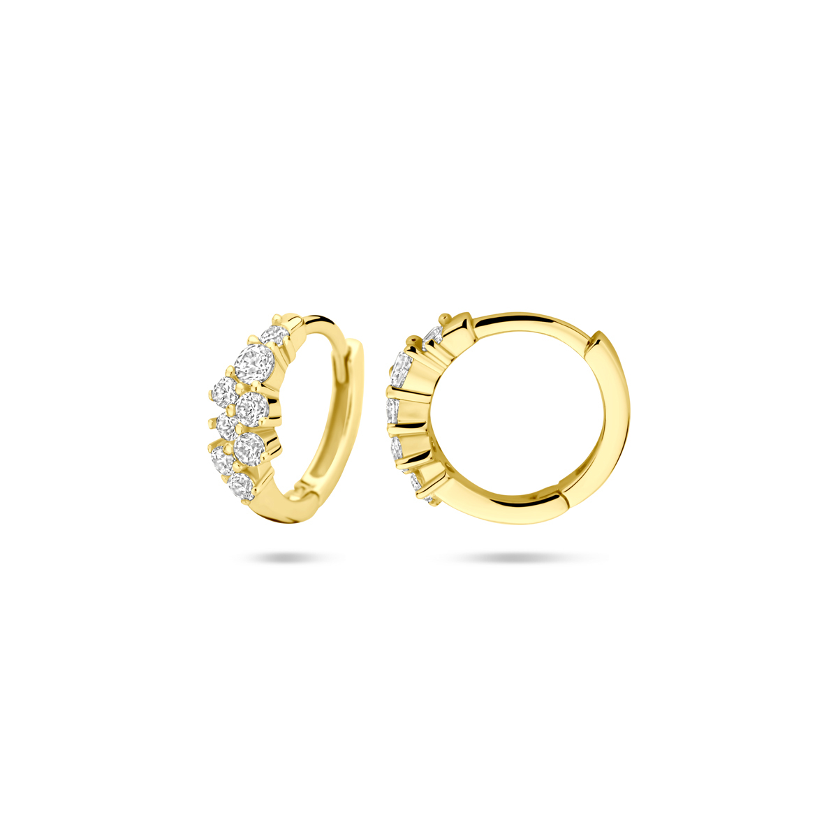 Goudkleurige oorringen met transparante zirkonia's in speelse zetting - Diameter 13 mm