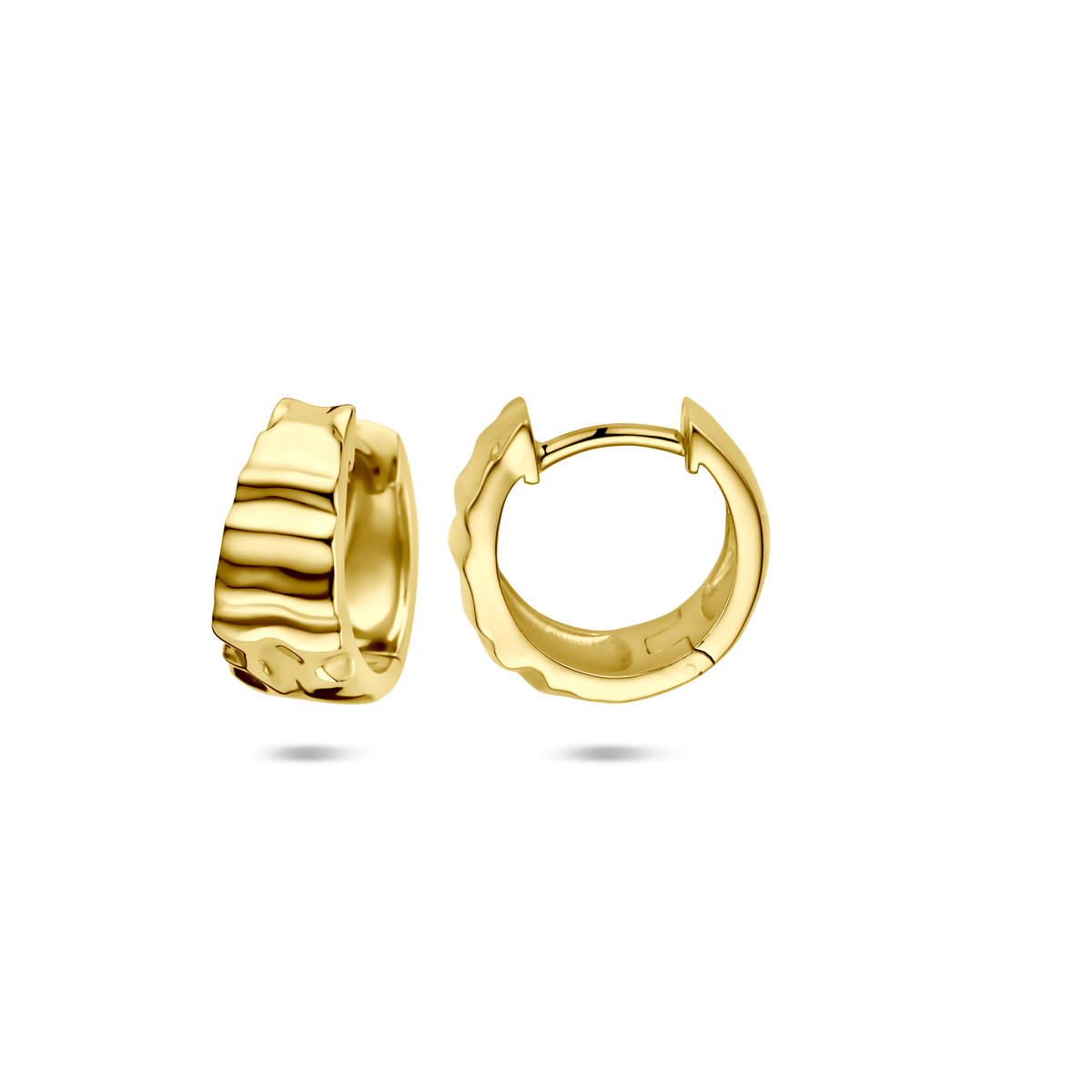 Gold plated klapoorringen met golvende textuur 6 mm breed - Diameter 13.5 mm