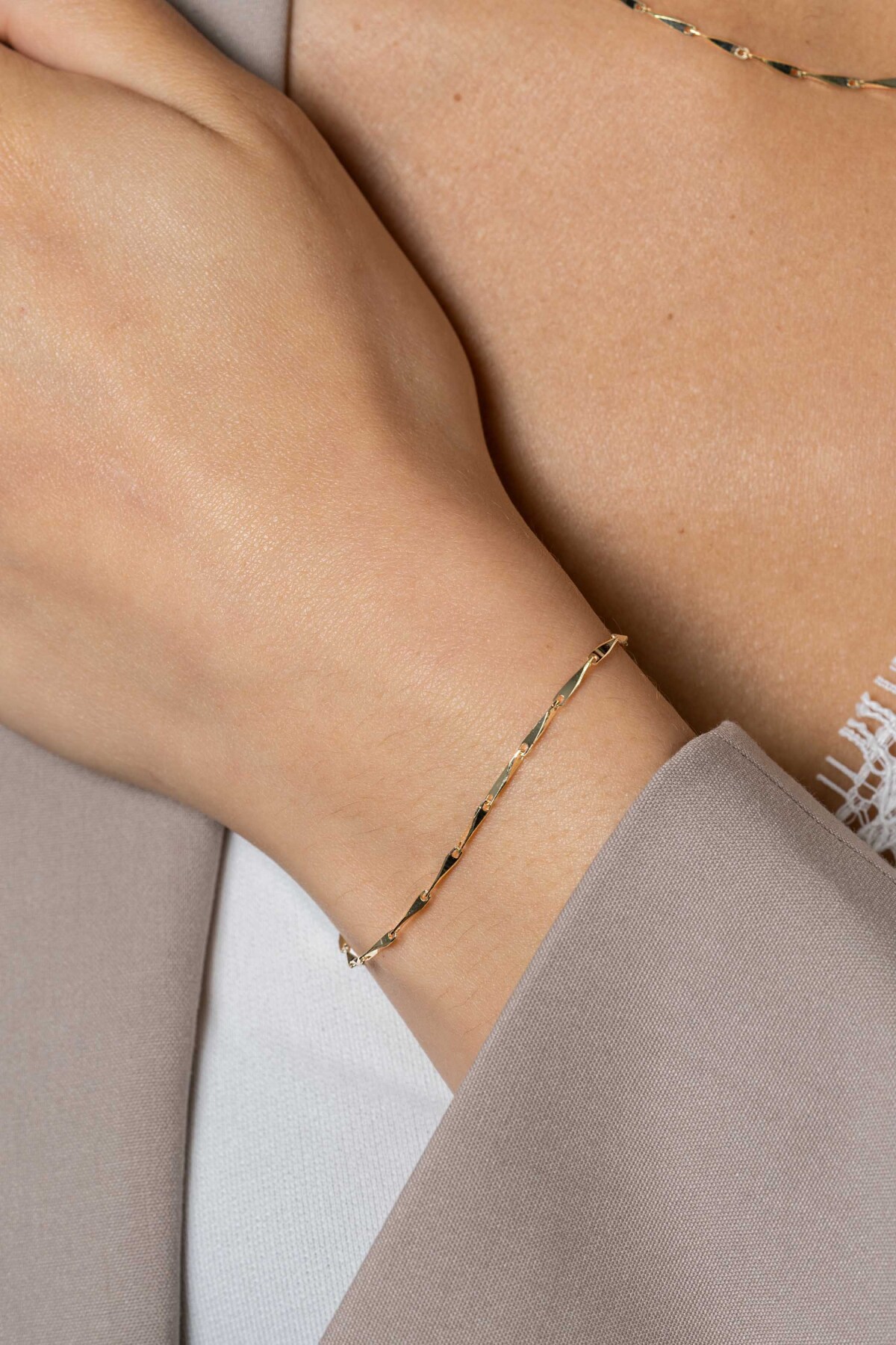 Zinzi ZIA2414G goudkleurige armband met pijlschakels 1.5 mm breed - Lengte 17.5-20 cm