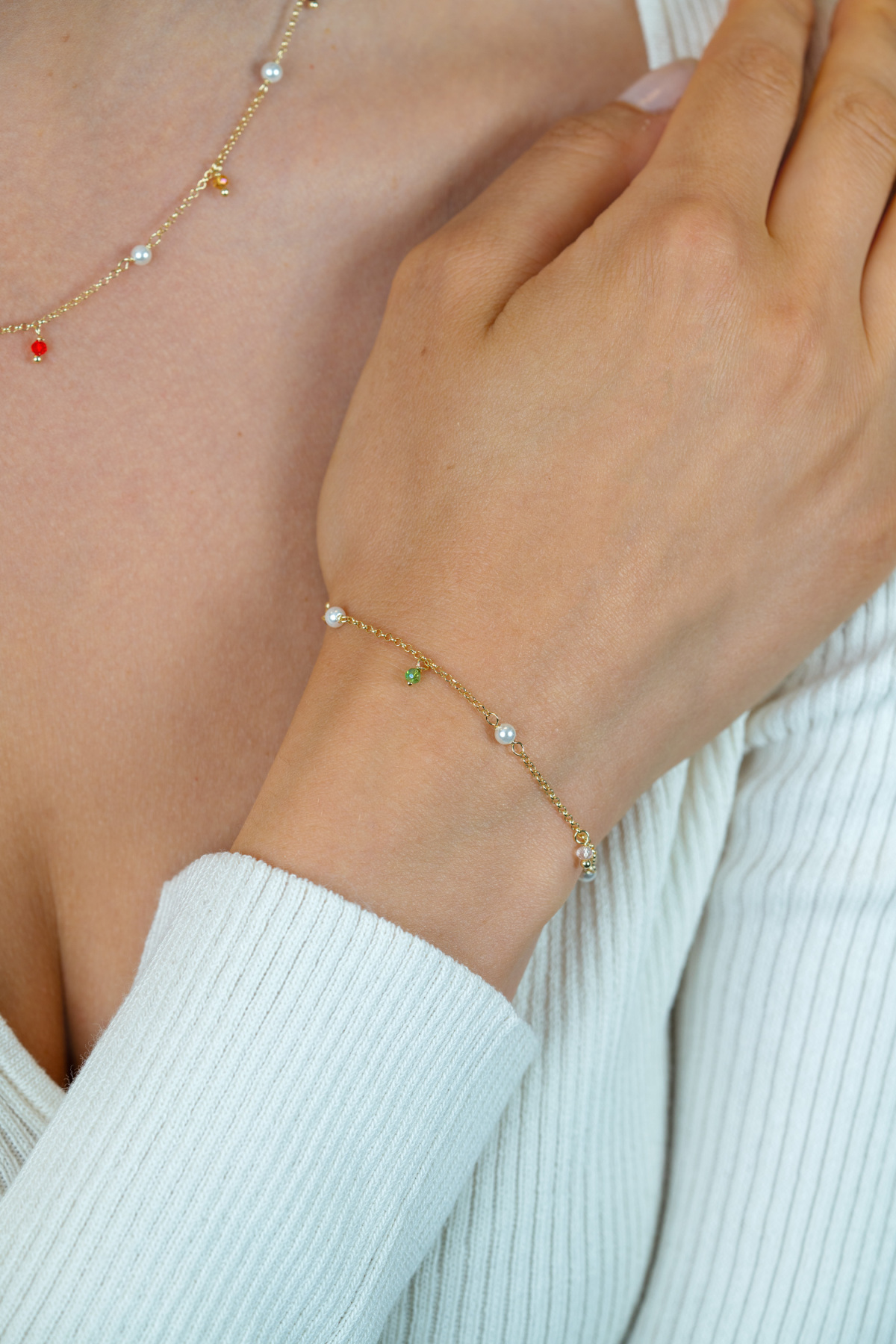 Zinzi Liekes Favorieten ZIA2705G goudkleurige armband met multicolor hangers 5.5 mm breed - Lengte 17-20 cm