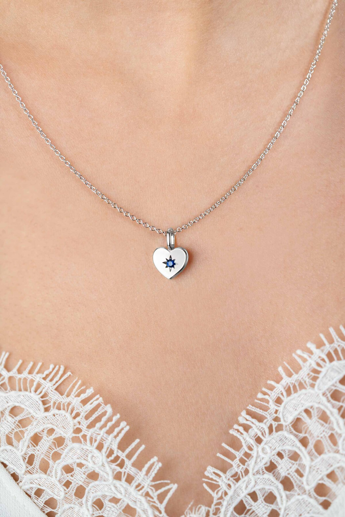Zinzi Geboortestenen ZIHZ-DEC zilveren hart hanger blauwe zirkonia augustus 9.2 mm breed - Hoogte 13 mm